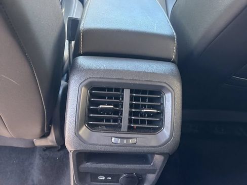 Used 2024 Volkswagen Tiguan SE FWD image 16