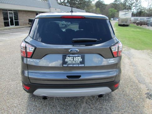 Used 2017 Ford Escape SE image 24