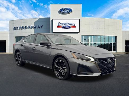 Used 2025 Nissan Altima 2.5 SR image 4