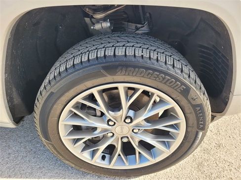 Certified 2022 Jeep Grand Cherokee Summit w/ Adv Protech Group IV image 22