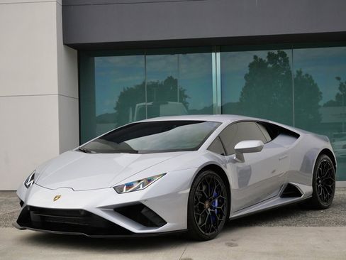 Used 2023 Lamborghini Huracan EVO image 12