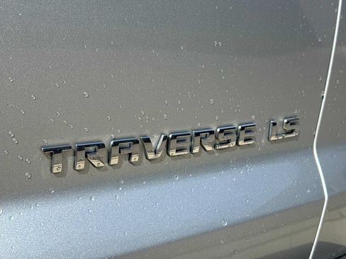 Used 2012 Chevrolet Traverse LS FWD image 12
