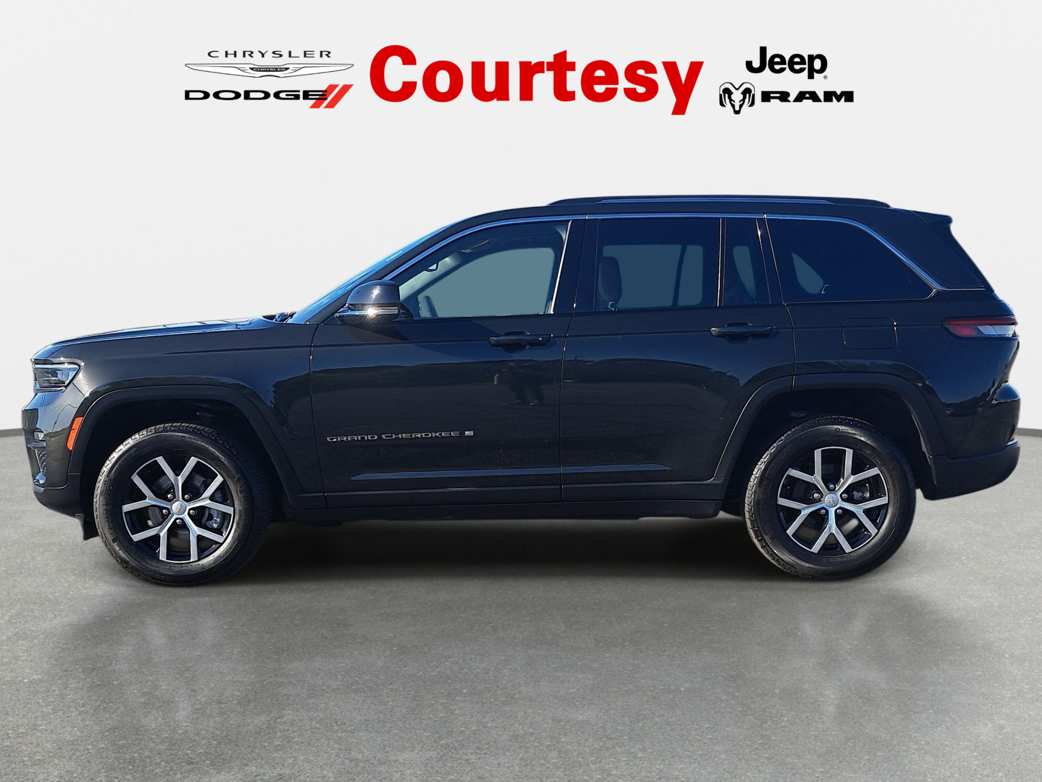 Certified 2023 Jeep Grand Cherokee Limited w/ Trailer Tow Prep Group (B) AWD/4WD image 7