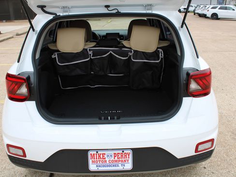 Used 2025 Hyundai Venue SE FWD image 13