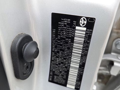 Used 2025 Toyota Corolla LE FWD image 24