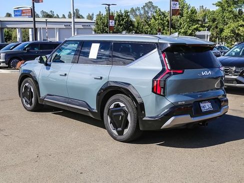 Used 2024 Kia EV9 Land AWD/4WD image 2