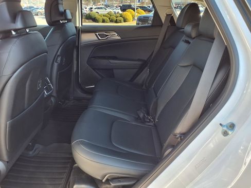 Used 2023 Kia Sportage EX image 10