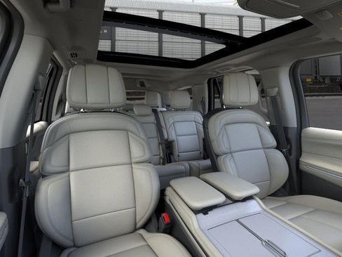 New 2025 Lincoln Navigator Reserve image 10