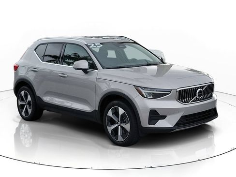 Used 2025 Volvo XC40 B5 Core w/ Protection Package AWD/4WD image 1