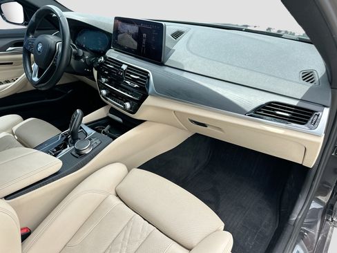 Used 2022 BMW 530i w/ M Sport Package RWD image 30