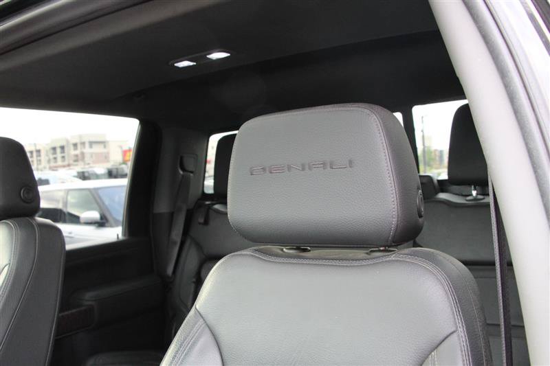 Used 2022 GMC Sierra 2500 Denali w/ Denali Black Diamond Edition AWD/4WD image 19
