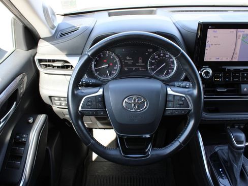 Used 2020 Toyota Highlander Platinum AWD/4WD image 11
