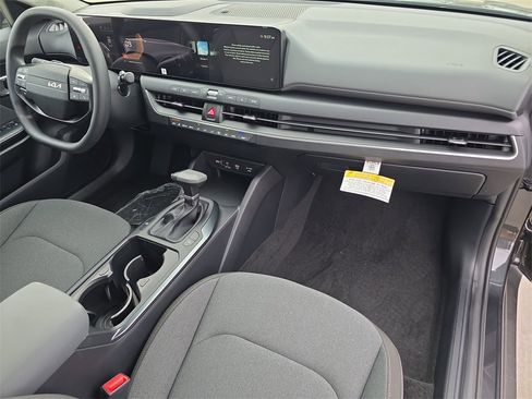 New 2025 Kia K4 LXS image 14