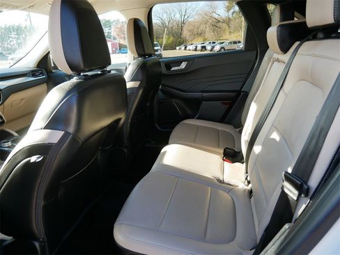 Certified 2022 Ford Escape Titanium image 11