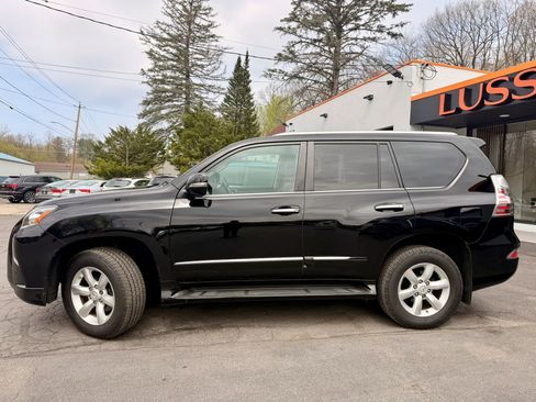 Used 2018 Lexus GX 460 w/ Navigation Package image 3