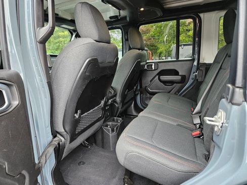 Used 2025 Jeep Wrangler Unlimited Rubicon AWD/4WD image 17