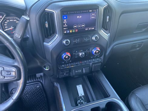 Used 2022 GMC Sierra 3500 Denali w/ Denali Black Diamond Edition image 17