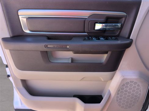 Used 2018 RAM 1500 SLT image 30