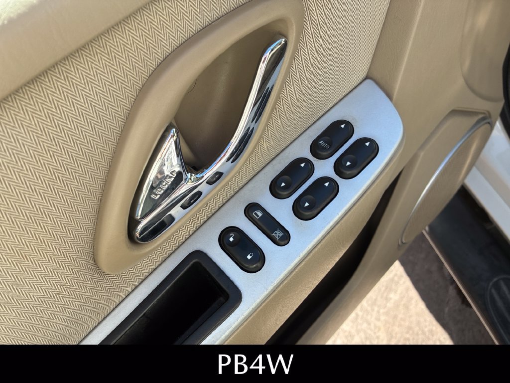 Used 2005 Mercury Mariner Premier FWD image 23