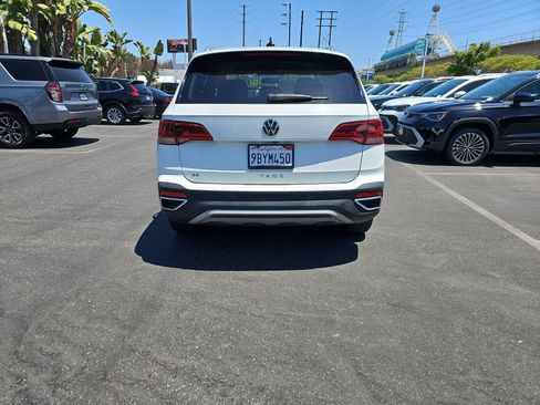 Used 2022 Volkswagen Taos SE FWD image 6