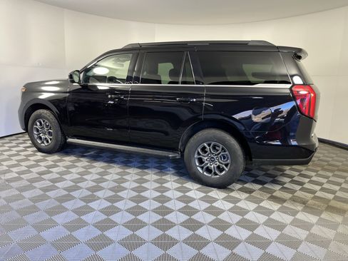Used 2025 Ford Expedition Active image 2
