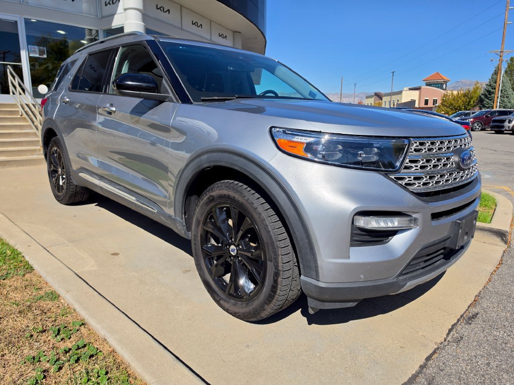 Used 2023 Ford Explorer Limited AWD/4WD image 3
