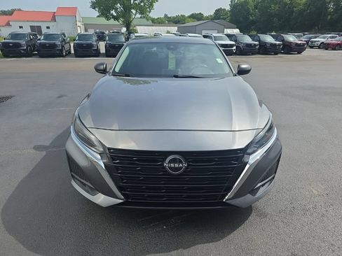 Used 2024 Nissan Altima 2.5 SV FWD image 3