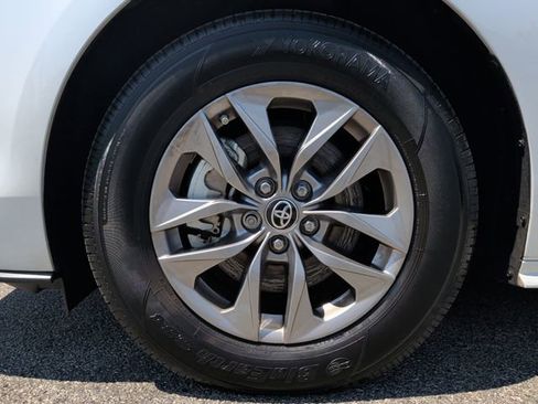 Used 2023 Toyota Sienna XLE FWD image 10