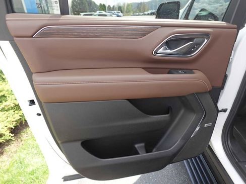 Used 2024 Chevrolet Suburban High Country AWD/4WD image 24