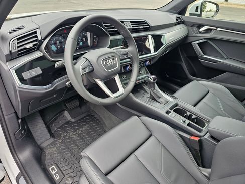 New 2025 Audi Q3 2.0T Premium image 2
