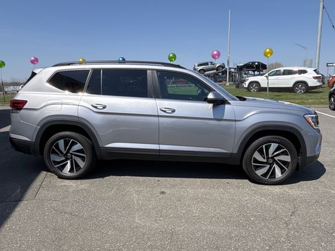 Used 2025 Volkswagen Atlas SE AWD/4WD image 7