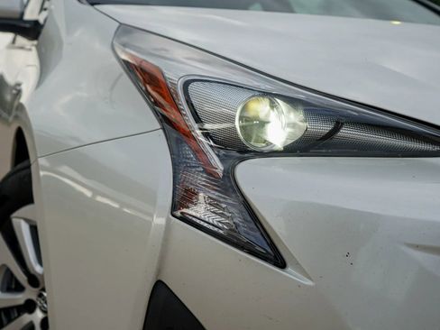 Used 2016 Toyota Prius Three image 9