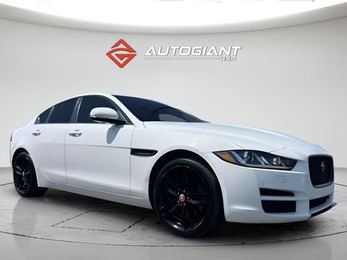 Used 2017 Jaguar XE Premium AWD/4WD image 10