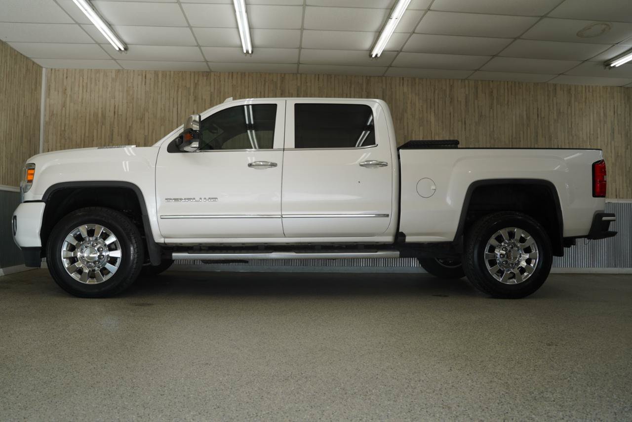 Used 2019 GMC Sierra 2500 Denali w/ Duramax Plus Package AWD/4WD image 5