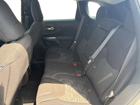 Used 2022 Jeep Cherokee Latitude w/ Comfort Safety Group image 16