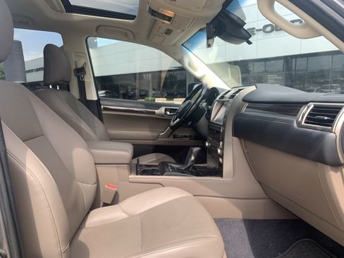 Used 2020 Lexus GX 460 Premium w/ Premium Package AWD/4WD image 35