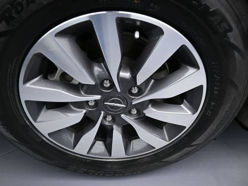 Used 2023 Chrysler Pacifica Touring-L FWD image 46