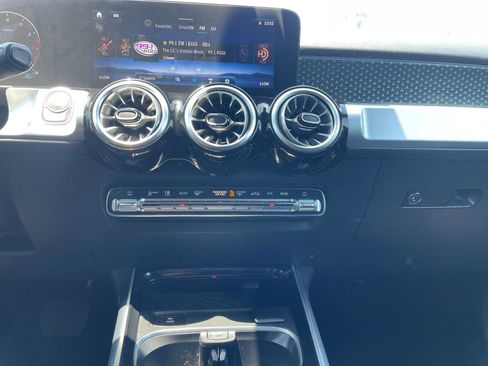 Used 2025 Mercedes-Benz GLB 250 4MATIC image 20