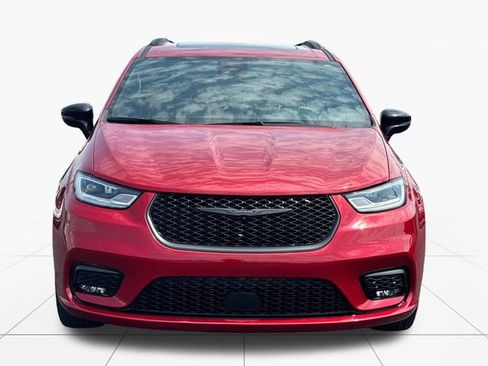 Used 2025 Chrysler Pacifica Limited FWD image 9