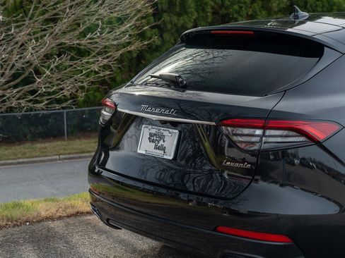 Used 2024 Maserati Levante GT Ultima image 11