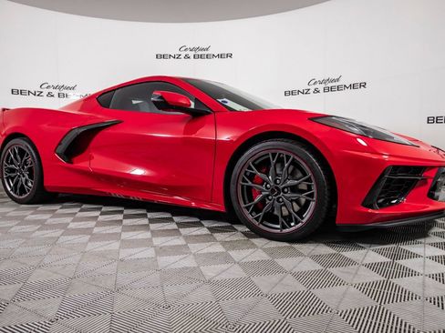 Used 2024 Chevrolet Corvette Stingray Preferred Cpe w/ Z51 Performance Package RWD image 2