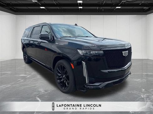 Used 2022 Cadillac Escalade ESV Sport Platinum w/ LPO, ONYX Package AWD/4WD image 7