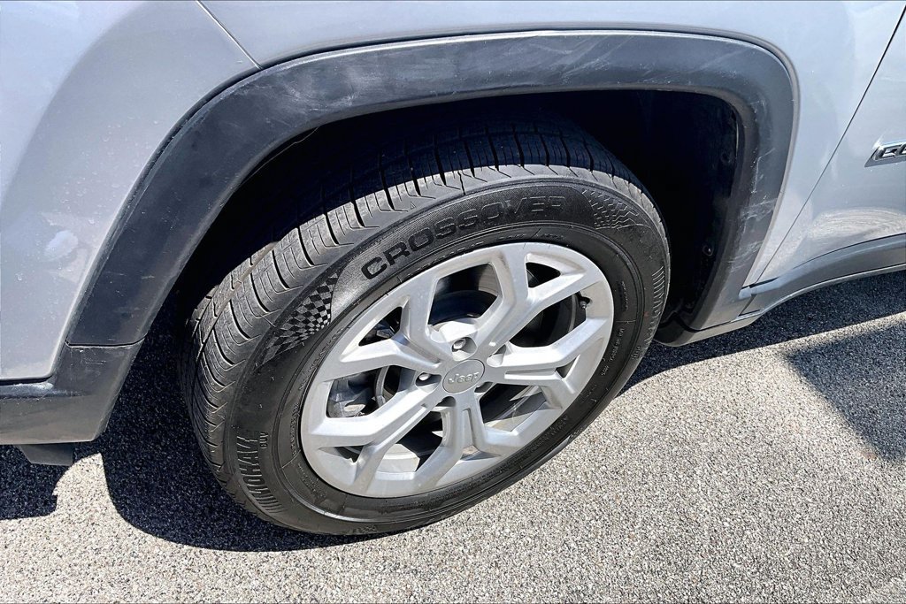 Used 2024 Jeep Compass Latitude AWD/4WD image 11