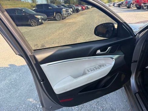 Used 2025 Genesis G70 2.5T RWD image 36