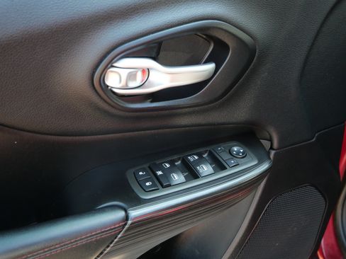 Used 2014 Jeep Cherokee Trailhawk w/ Leather Interior Group AWD/4WD image 21
