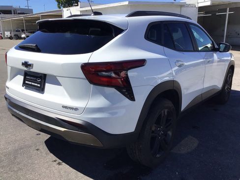 Used 2024 Chevrolet Trax ACTIV w/ Sunroof Package image 4