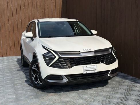 Used 2025 Kia Sportage LX FWD image 8