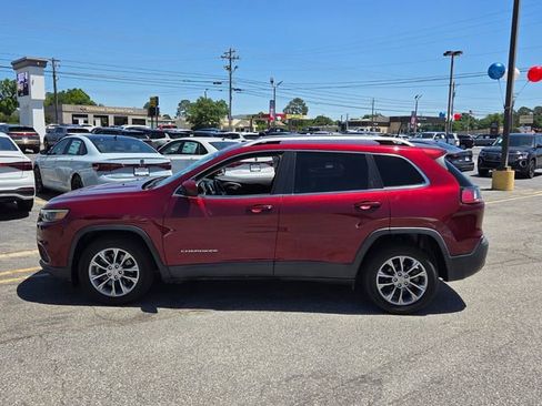 Used 2019 Jeep Cherokee Latitude Plus w/ Comfort/Convenience Group FWD image 4