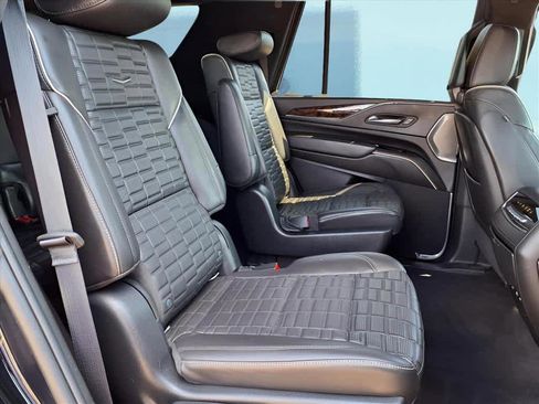 Used 2021 Cadillac Escalade Sport Platinum image 11