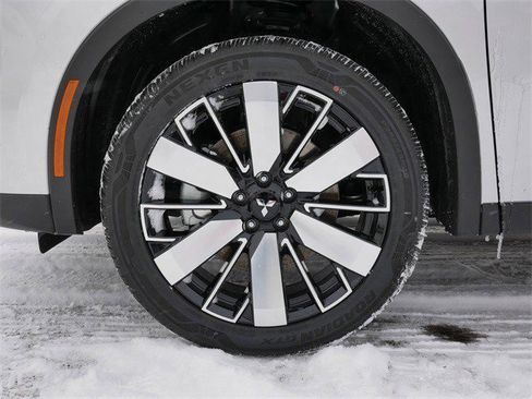 New 2025 Mitsubishi Outlander SE image 3